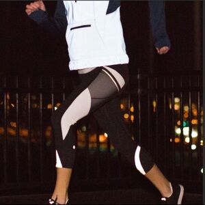 Lululemon Run Inspire Crop II Reflective legging Size 4